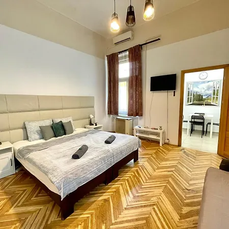 Very Warm Nature Near Gozsdu With Free Air Conditioner Free Coffee * Budapest