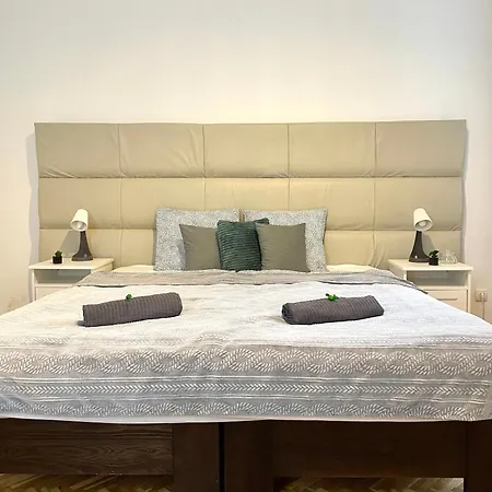 Very Warm Nature Near Gozsdu With Free Air Conditioner Free Coffee Apartment Budapest