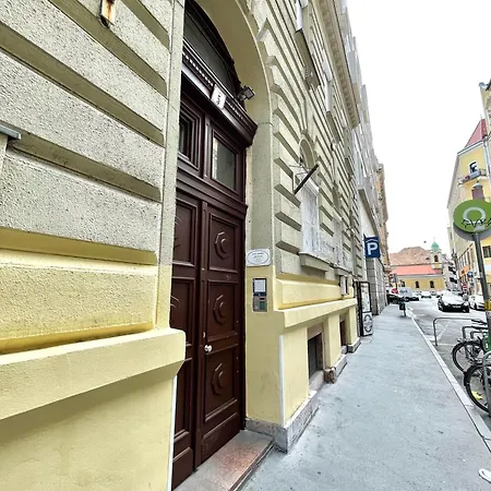 Apartment Very Warm Nature Near Gozsdu With Free Air Conditioner Free Coffee *